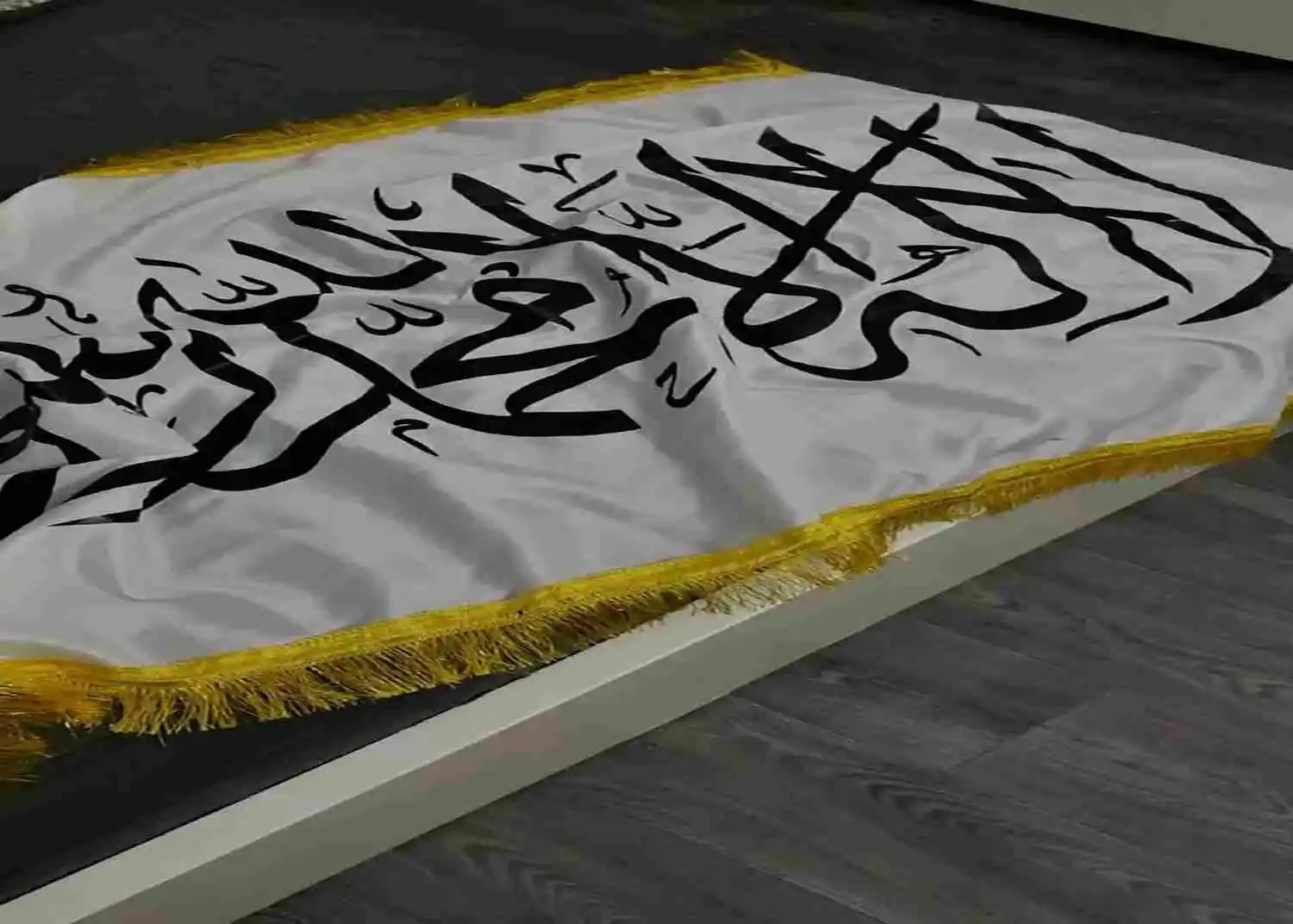 عکس بیرق امارت اسلامی افغانستان